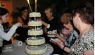 Autor: Ewa Duma <br />Opis: Zastępca prezydenta Wioleta Haręźlak kroi jubileuszowy tort